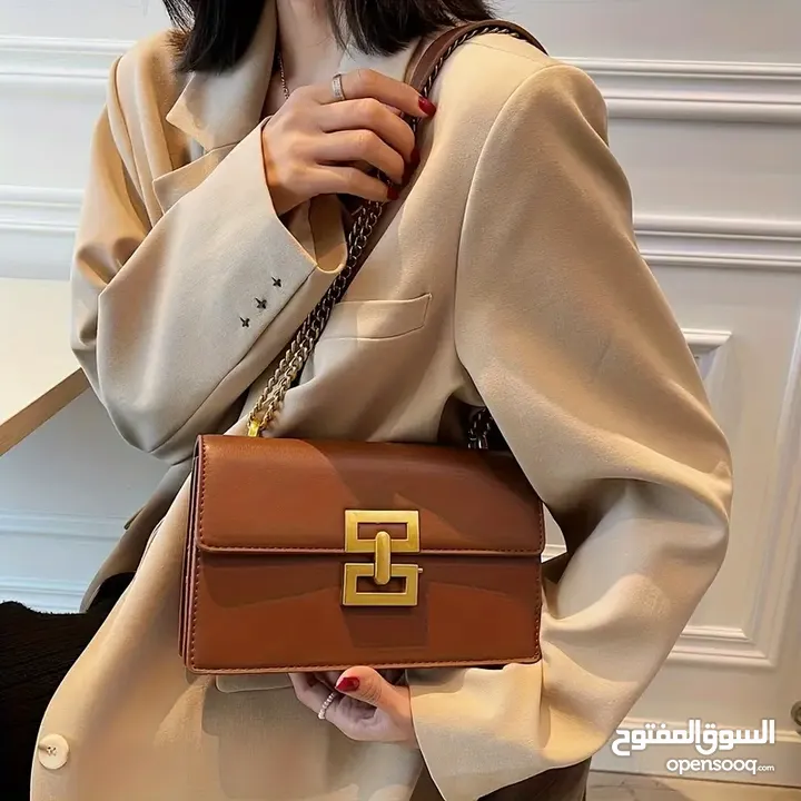 حقيبة كتف نسائية أنيقة بحزام سلسلة ـ لون أسود أو بني ـ تصميم معدني فاخر