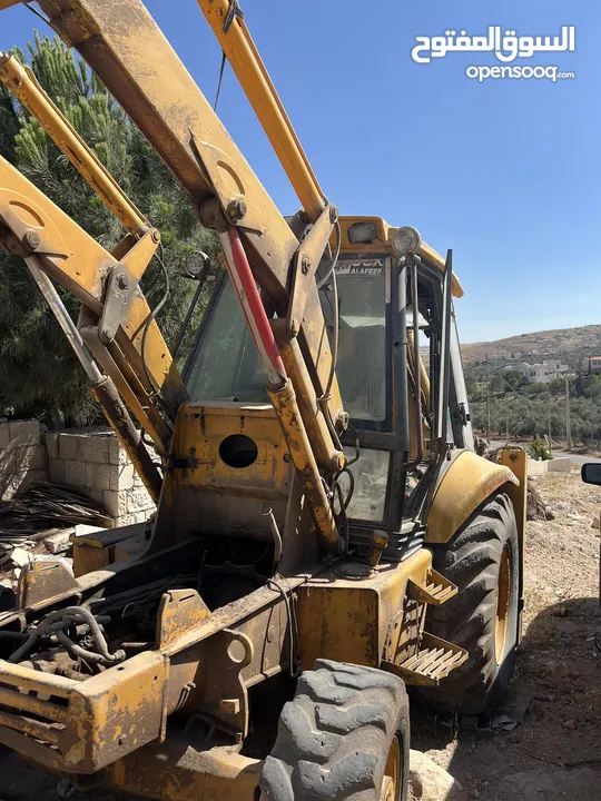 جرافه jcbللبيع بحاجه لماتور