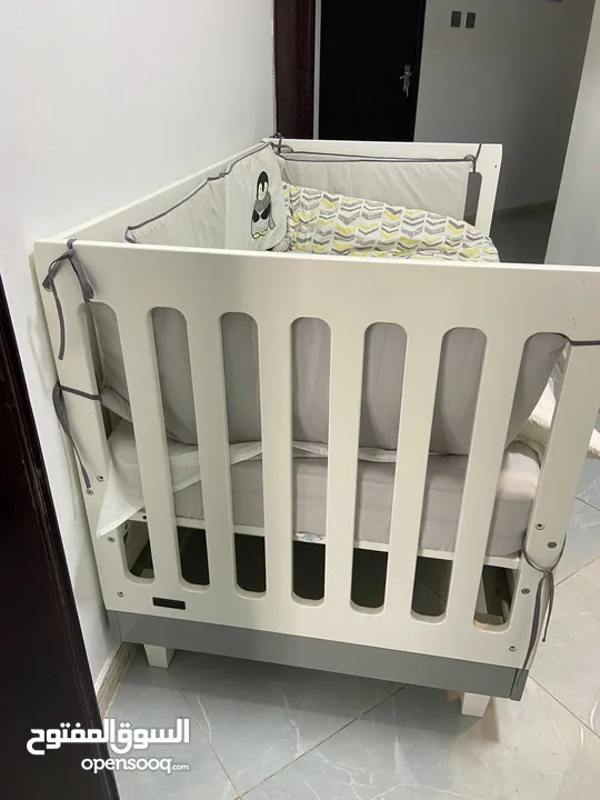 Baby bed white and gray colour