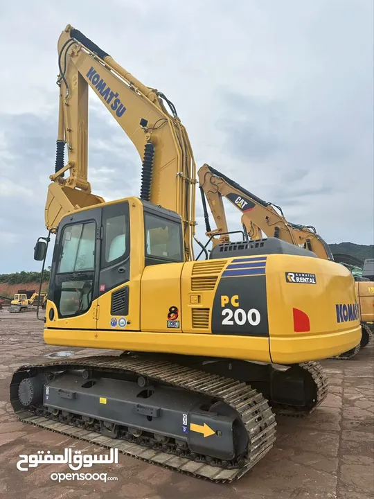 KOMATSU PC 220-8  PC 200-8 EXCAVATOR  DUBAI