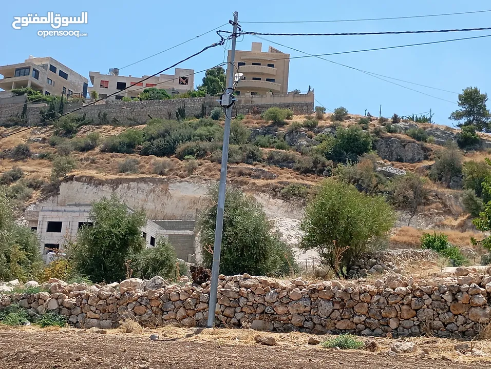 ارض مميزة مطلة ابو السوس غرب عمان عدة قطع في المنطقة.
