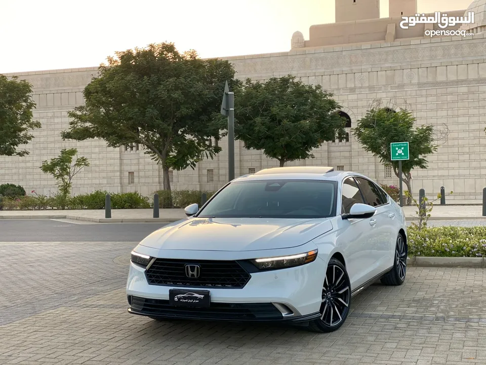 Honda Accord TOURING 2.0 2024  4 سلندر 2.0  سي  سي  تشغيل بصمة تبريد و تسخين كراسي  تسخين كراسي خلفي