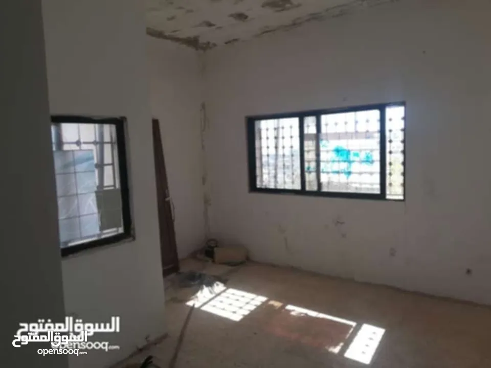 بيت مستقل 156م على قطعة أرض مفروزة (4 حدايد) 710م للبيع في ارحابا/اربد