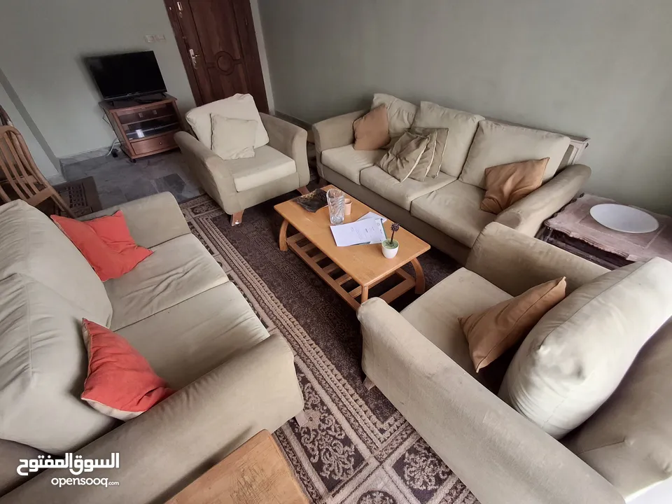 عفش بيت كامل بحالة جيّدة جدا للبيع