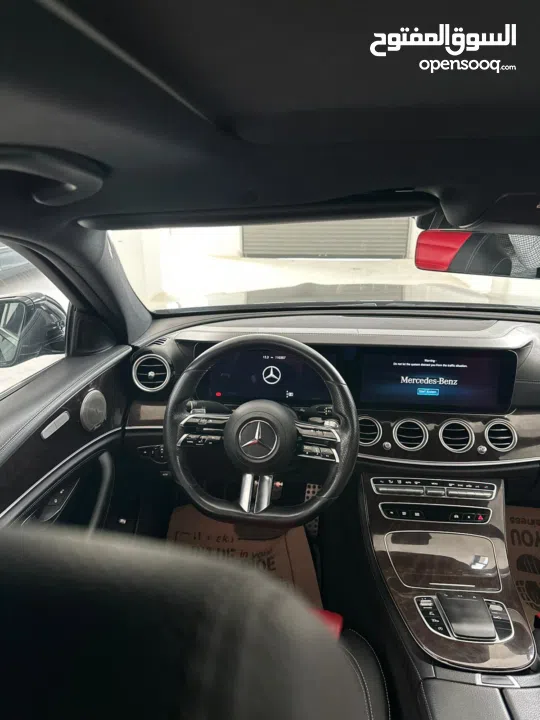 مرسيدس بنز E200 باللون الاسود الملوكي