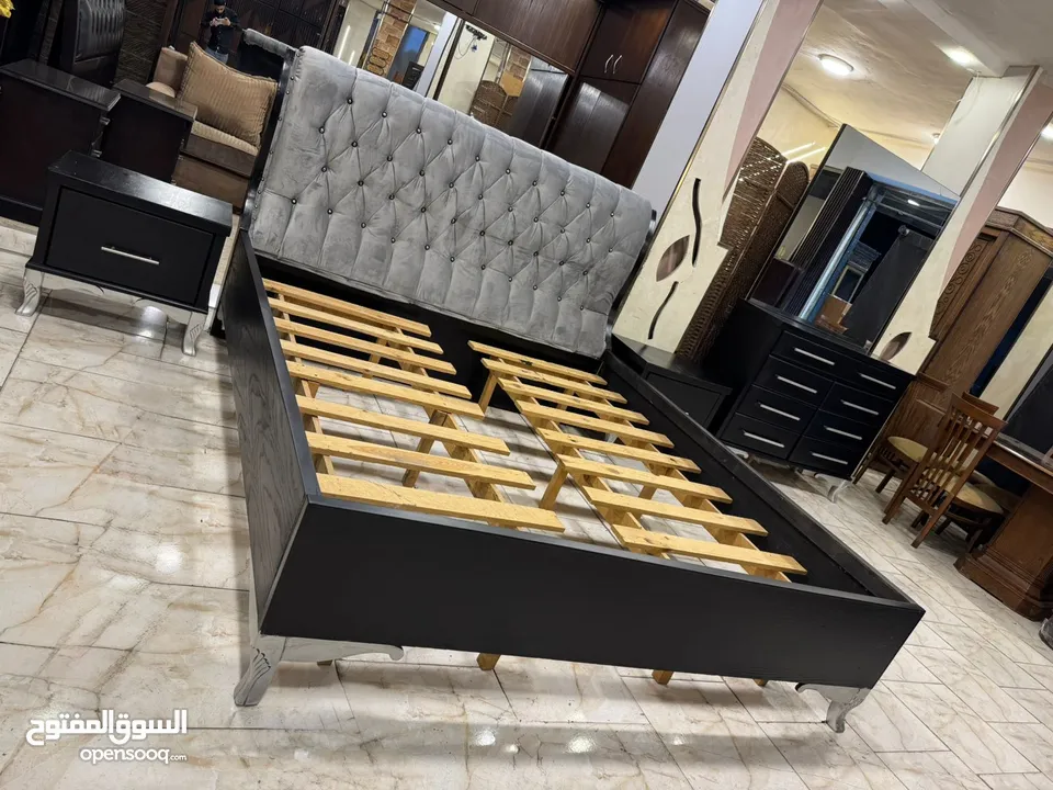 غرفة نوم ماستر   فاخره و فخمه جداً خشب لاتيه 18 ملبسه بلوط استعمال بسيط بحال الوكاله