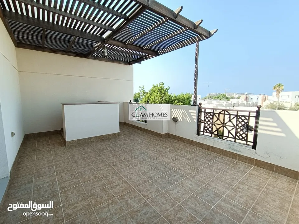 5 Bedrooms Villa for Rent in Madinat Sultan Qaboos REF:299S