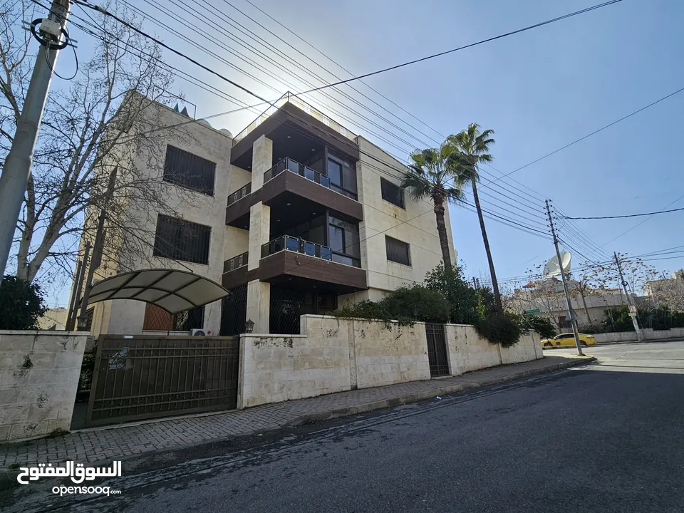 شقة طابقية فاخرة نصف مفروشة - الروابي (عمارة عائلية) Luxury Semi-Furnished Apartment for Rent