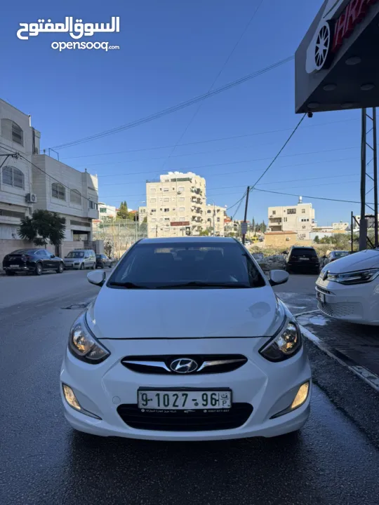 هونداي اكسنت 2015 محرك 1600 ديزل لون ابيض فرش جلد تشغيل بصمه حساسات خلفيه كاميرا خلفيه ترخيص وتامين