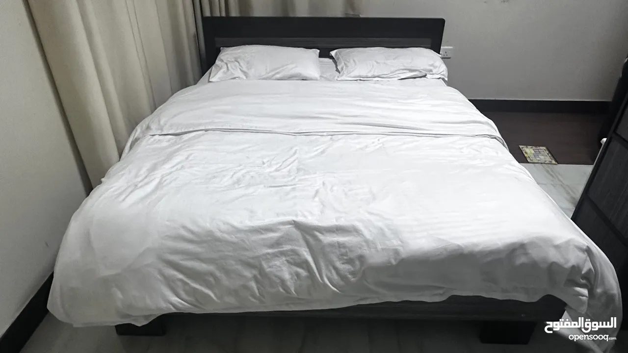 سرير كبير للبيع/ كرفايه/ Queen Bed for sale