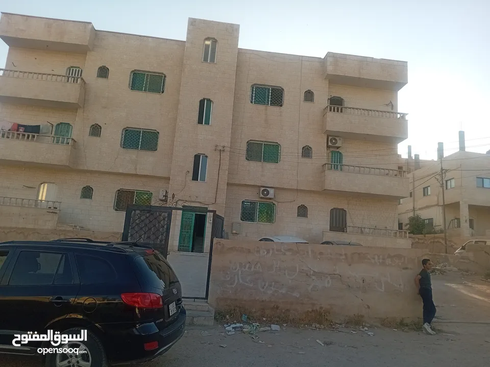 بناية استثمارية للبيع بسعر مغري بداعي السفر.. الزرقاء ..ضاحية مكة...مكونة من 6 شقق