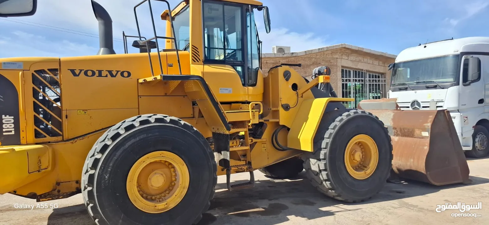 جرافات عدد 2  Volvo F180 +Volvo E180