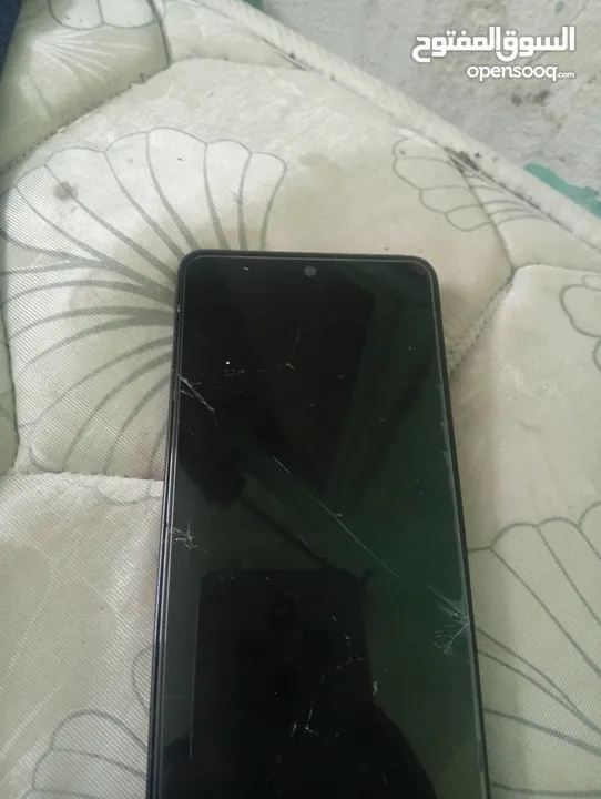 جوالين مكسورين بس بدهم شاشه