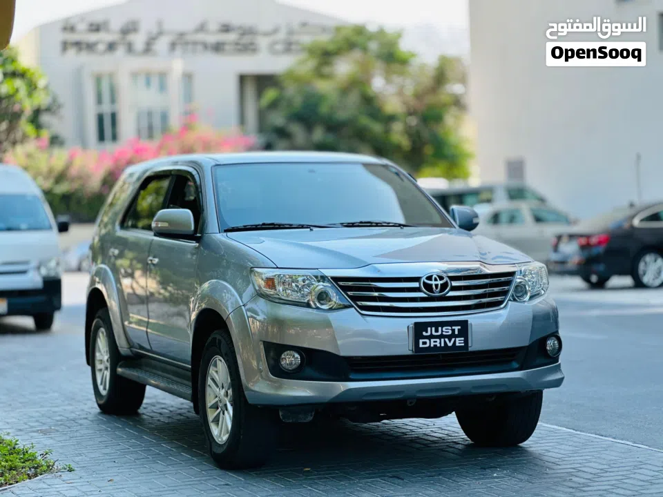 Toyota Fortuner 4wd single owner low Mileage 1 year passing insurance new tyres ready to drive condi