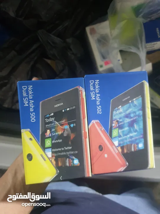 اجهزة مخزنة قديمة بالكرتونة لم تستخدم نهائيا مع كامل اغراضهم Samsung وNokia وmotorolla وغيرهم