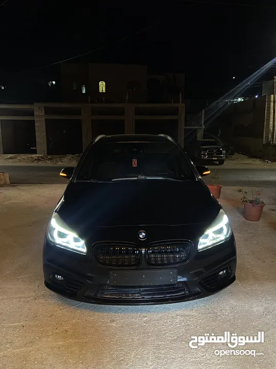 سيارة مميزة جداً، مُلفته للنظر،في رام الله BMW 218d 2017 , 7ركاب، محرك ديزل،2000 تيربو، اقتصادية