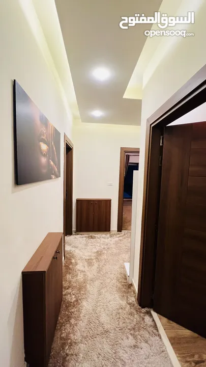 شقه ارضيه مميزه مع تراس ومدخلين للبيع الجبيهه / الريان