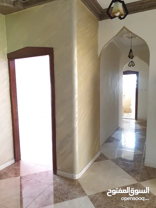 فيلا لم تسكن تشطيب فخم واجهة 35 متر حجر عالشارع في منطقة الجريبا - ياجوز