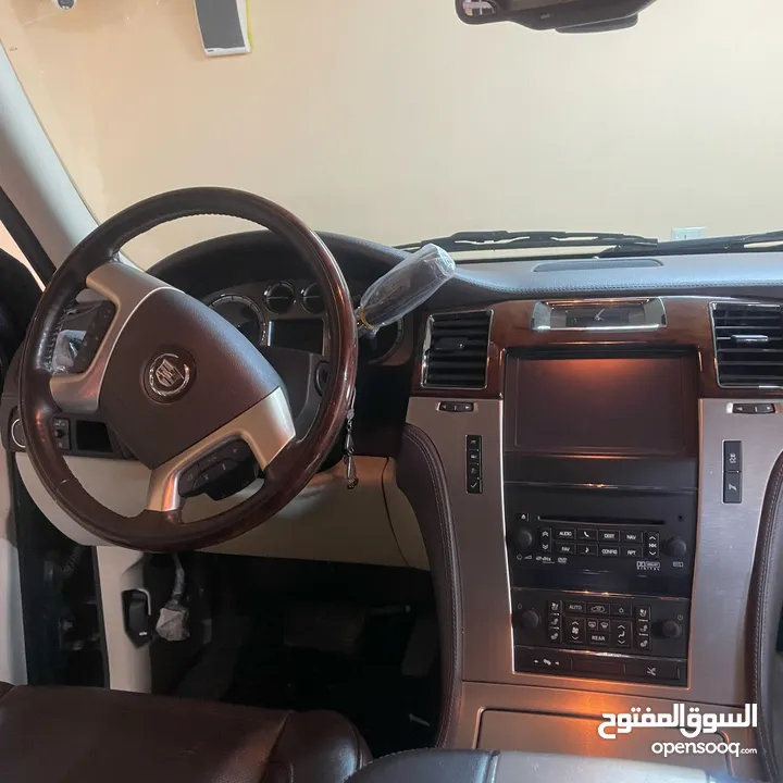 كاديلك اسكاليد بلاتينيوم أعلى صنف 2013 مخزن مالك ثالث بنزين وارد الوكيل