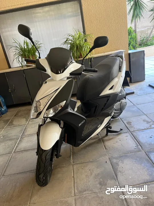 للبيع سكوتر Kymco Agility 16+ 200i موديل 2022 – شبه جديد بحالة ممتازة ومسافة قليلة جدًا