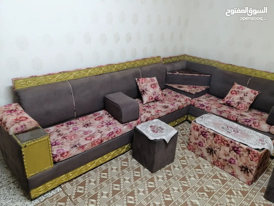 جلسه خليجي 16 مقعد بحاله ممتازه جدا  الزرقاء إسكان الهاشميه