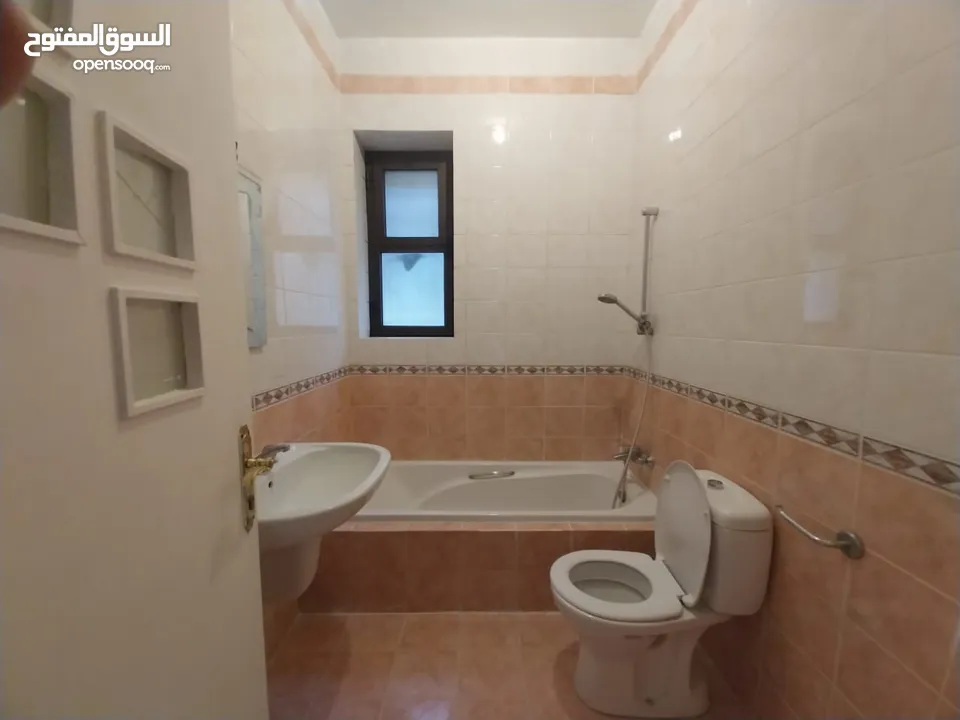 شقة غير مفروشة ( جزء من فيلا ) للإيجار ( Property 38486 ) سنوي فقط