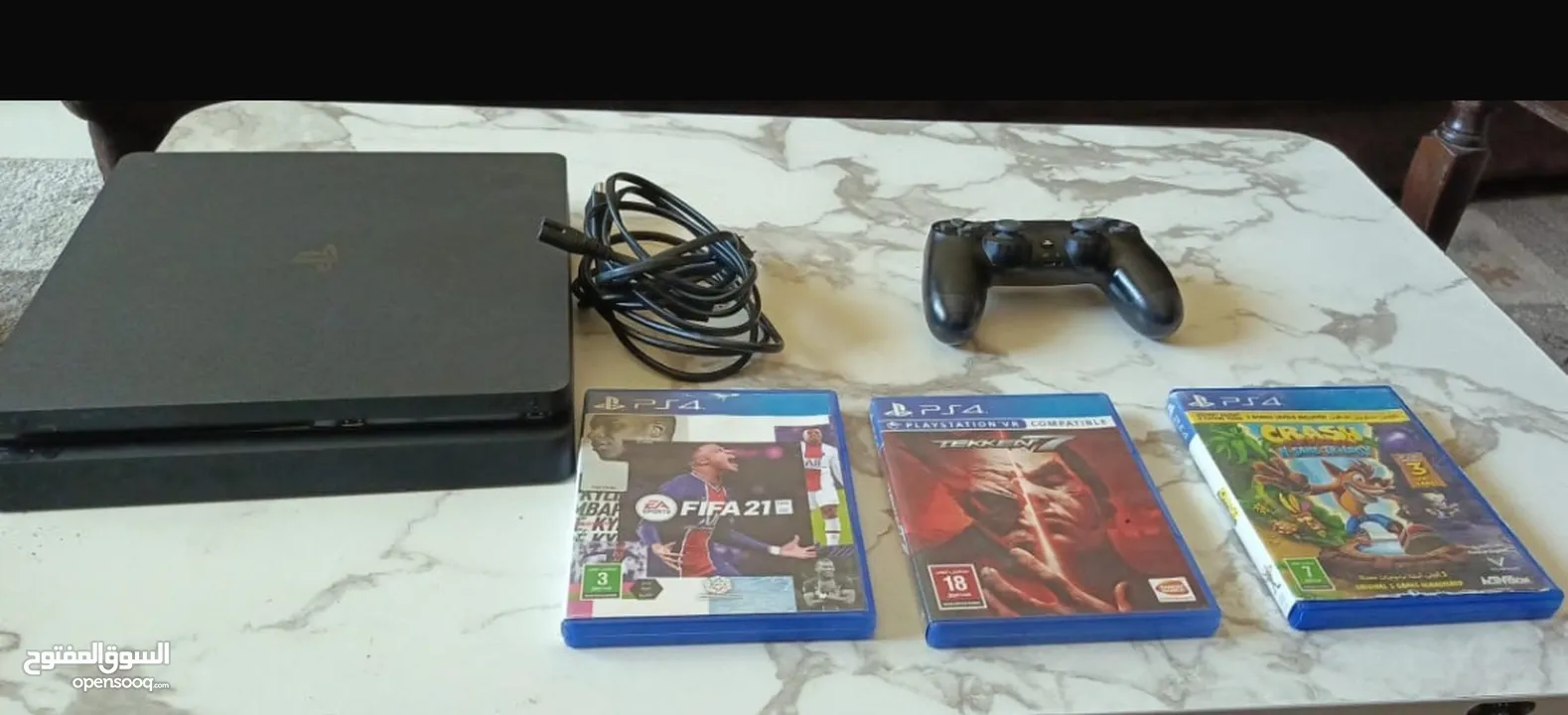 للبيع: PlayStation 4 Slim بحالة ممتازة + إيد أصلية + 15 لعبة.