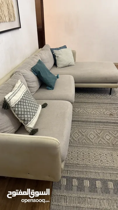 كنب مودرن وأنيق لون بيج للبيع
