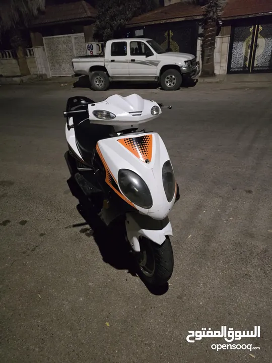 اسكوتر للبيع بحالة ممتازة 150cc