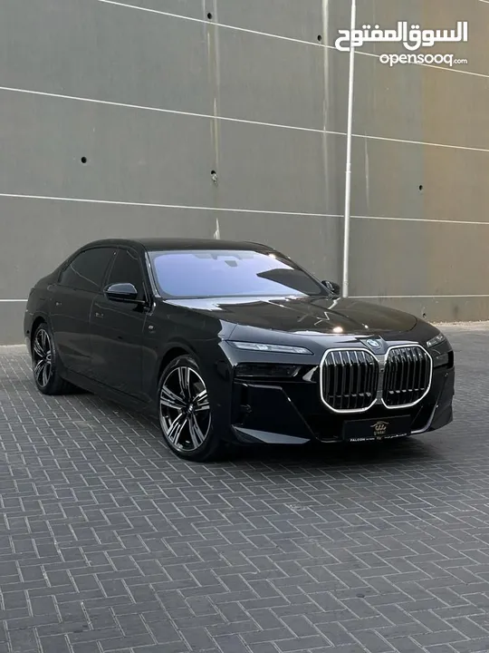 تأجير بي ام دبليو 735 2024 و يوجد سيارات اخرى (رنج روفر + لاند كروزر + ديفندر + جميع انواع المرسيدس)