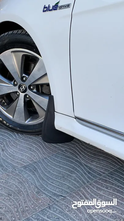 هيونداي سوناتا هايبرد أمريكي 2400 cc موديل  2012 فل عدا الفتحة للبيع أو بدل على سيارة كهرباء