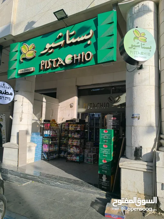 محل عروض قائم للبيع في وسط مدينة قلقيلية