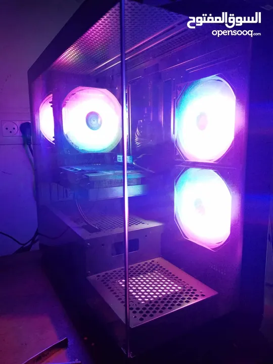 الجهاز موجه ل محبين الamd فقط كرت ومعالج من amd طبعا وحش بلاداء ومعظم القطع جديدة