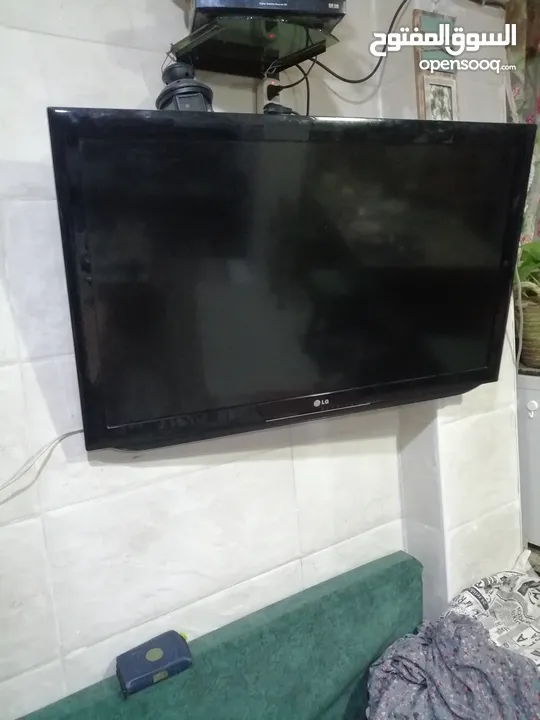 شاشه LG42بوصه  ثلاثه مداخل HDMI معها رومتها الاصلي وقاعده تعليق