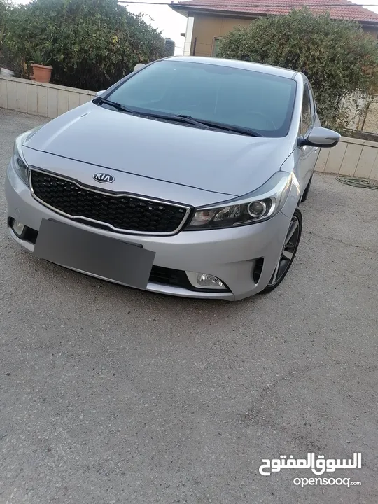 كيا K3 / موديل 2017 /فحص نخب / عداد قليل / ماتور 1600 تيربو / ديزل / اقتصاديه