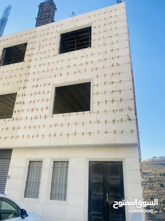 شقق سكنية فاخرة للبيع في الخليل – عقبة تفوح  مساحة واسعة 226م  الطابق الاول و الطابق الثاني للبيع