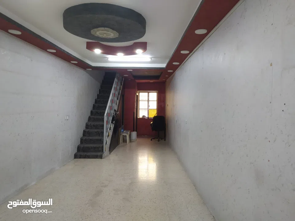 محل تجاري للضمان في رام الله البلد .. مقابل شارع الحسبة .. بجانب بنك القاهرة عمان سابقا