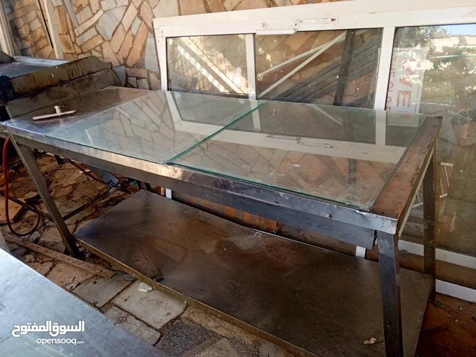 معدات مطعم للبيع بحاله ممتازه