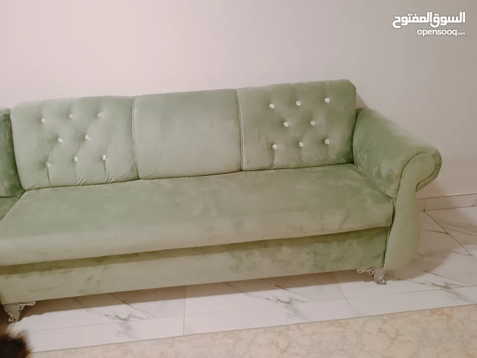للبيع كنبات ارضيه وكراسي