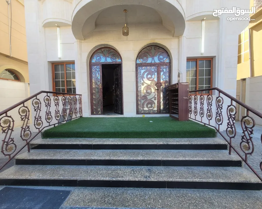 خدمات تنظيف احترافية في عجمان - عرض خاص! هل تبحث عن خدمات تنظيف موثوقة وعالية الجودة في عجمان؟