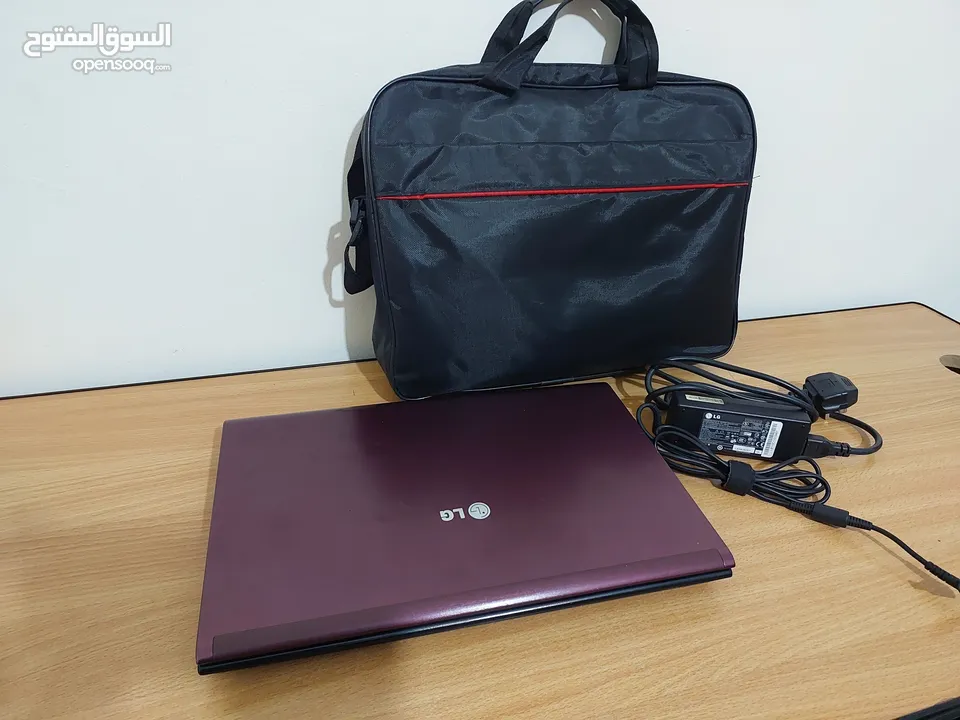 لابتوب LG لون مميز مع شنته وشاحن أصلي