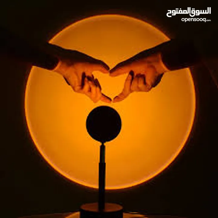 برجكتور  منظر  ديكور اضاءه انعكاس  ضوء غروب الشمس او القمر على الجدران و التبديل الى 6 الوان مختلفه