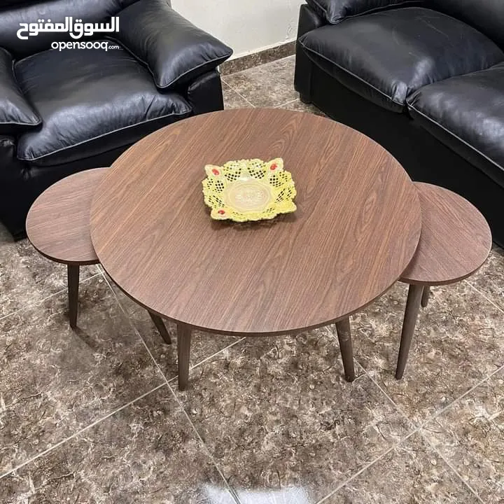 طاولات وسط وسيرفس متوفره  بعدة أشكال متنوعه منها مدور ومستطيل ومربع واحجام مختلفه وعده قياسات