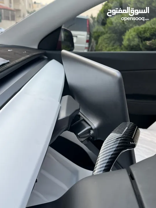 تيسلا Y 2022 performance لون خمري مميزة داخلي ابيض الاداء العالي دفع رباعي وبسعر مغري جداً جمرك جديد