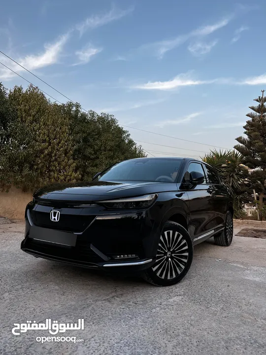 Honda E:NS1 E4 electric 2023  هوندا e:ns1 فئة E4 فل اضافات، اسود ميتاليك، داخليه لون ابيض فخمة