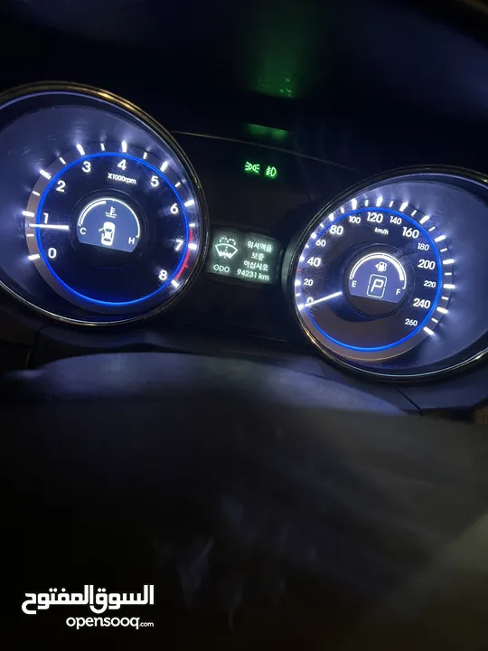 سيارة سوناتا 2012 اللون ابيض لولي فل مسكر