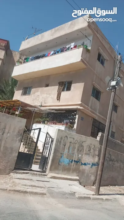 منزل مستقل ثلاثة طوابق  موقع مميز في ماركا الشمالية حي العبدلات
