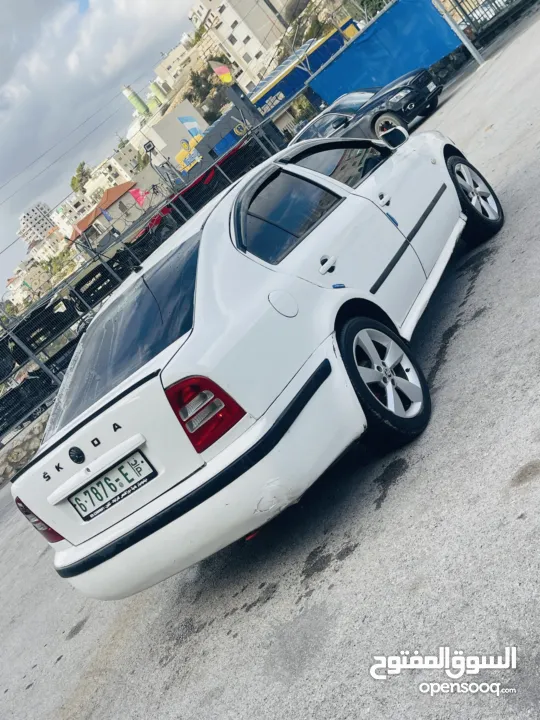 اكتافيا منفوله متور جديد مرخصه مامن موجوده بالخليل