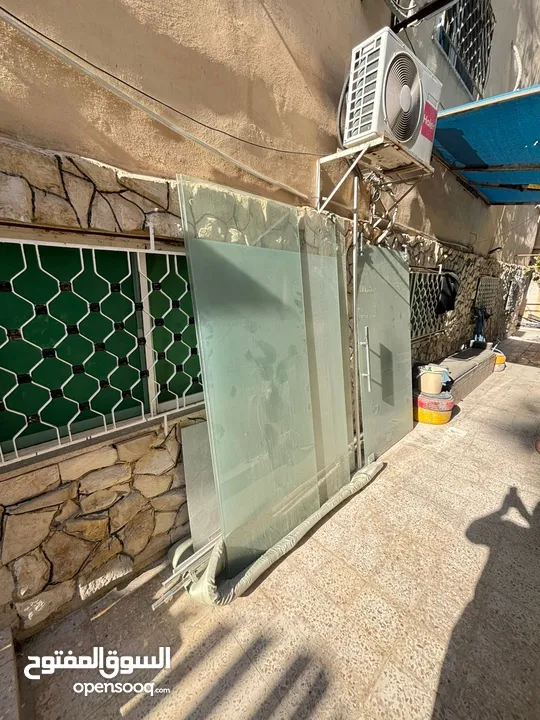 واجهة سيكوريت مع اكسسواراته سكة والايادي والزرافيل