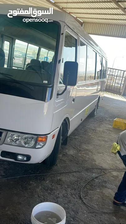 باص متسوبيشي فوسو حره غير مجمرك 26 راكب ماتور كهرباء